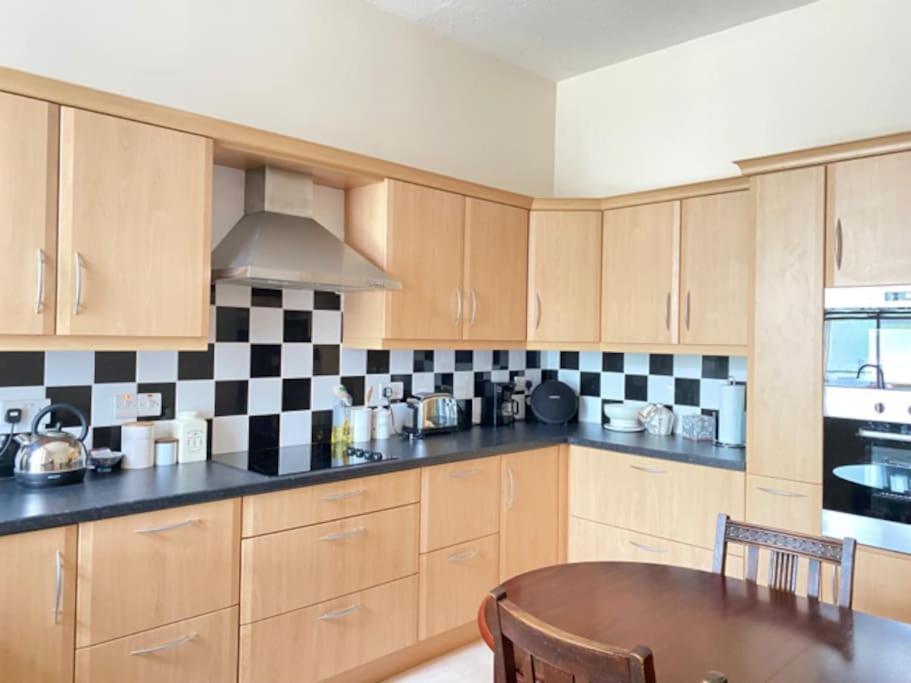 St John'S Flat Spacious Accomodation Dalry  Extérieur photo
